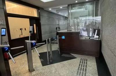 Cj. com. a venda c/ 270 m au, sala, 2 banheiros, ar condicionado. próx. metrô são bento.