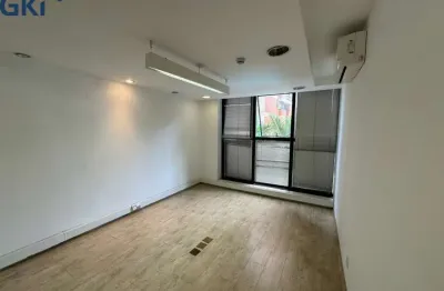 Conjunto comercial com 130m2 e 2 vagas, próximo ao metrô fradique