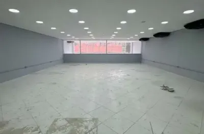 Galpão/loja comercial locação 550m² com 3 banheiros, 2 vagas no jardim avelino - sp