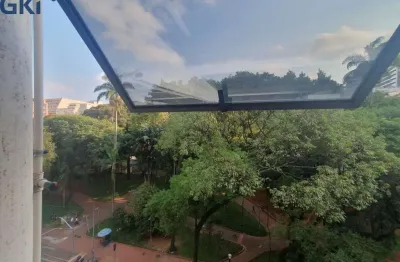 Cj com. p/ locação c/ 273 m. au, divididos em 9 salas, 2 banheiros, ar condic.,sem vaga. república.