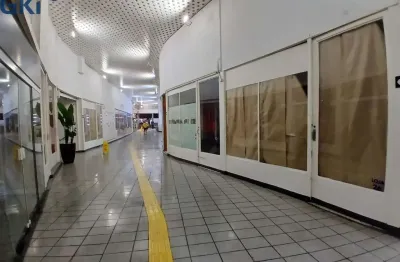Loja térrea em galeria c/ mezanino para locação, c/ 70 m. au. prox. praça da republica.
