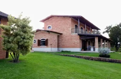 Chácara de 10.000m em condomínio fechado com lago particular