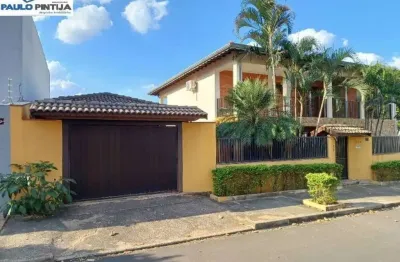 Sobrado com 4 dormitórios e piscina em excelente bairro residencial
