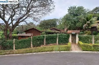 Chácara de 4.200m com casa de madeira e piscina no vale das laranjeiras