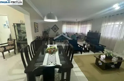 Espetacular sobrado com 4 amplas suítes, sendo uma master com closet e banheiro com área de banho com box separada da banheira com hidromassagem.