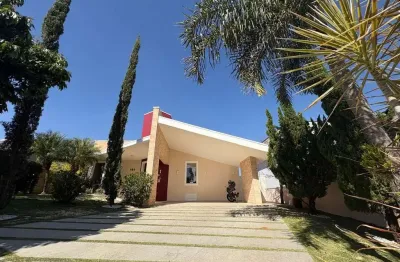 Casa terrea 4 quartos, escritório e piscina em condomínio de alto padrão em indaiatuba