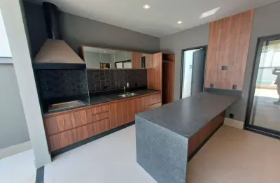 Casa nova com 3 suítes, escritorio e piscina em condomínio fechado