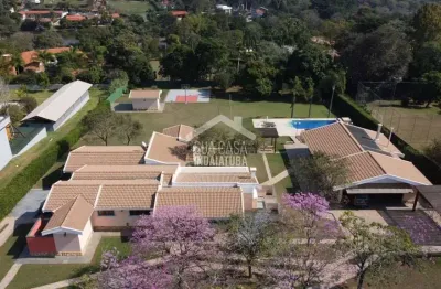 Chácara com piscina, quadra e salão de festas em itaici