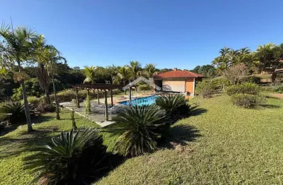 Chácara com 4 dormitório e piscina condomínio lagos de shanadu