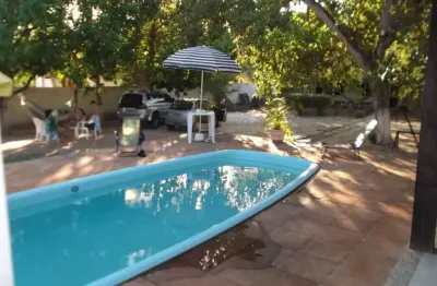 Casa com 3 quartos para alugar na rua do jacaré, guarajuba, camaçari, 210 m2 por r$ 4.000 por dia
