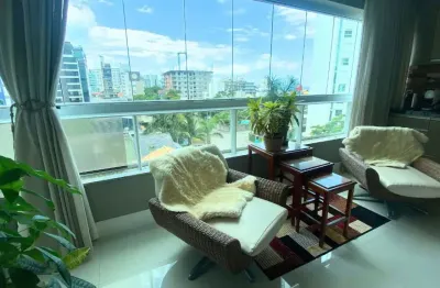 Excelente apartamento, perto da praia, com enorme área de lazer