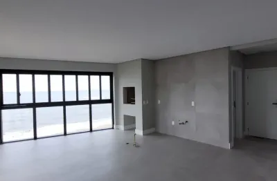 Frente mar de verdade, lindo, com três suítes, duas vagas e ótima área de lazer