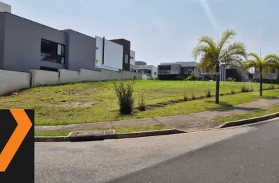Terreno à venda de esquina no condomínio alphaville nova esplanada 3, com 500 m2 de área e há 200 metros do clube e 4 quadras da portaria.