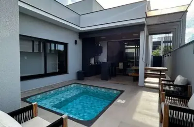 Casa térrea localizada num dos melhores pontos do condomínio chácara ondina.