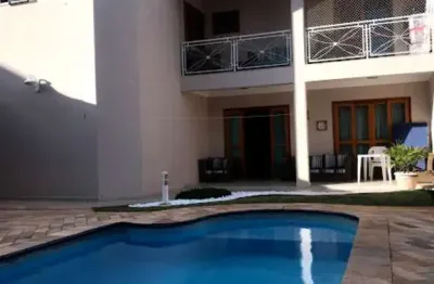 Excelente sobrado no condomínio granja olga i, localização excelente dentro do condomínio, condomínio impecável perto de comércio variado