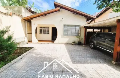 Casa com 2 dormitórios, edícula, e 3 vagas de garagens, à venda na vila arriete