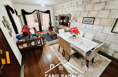 Sobrado com 3 dormitórios, e 2 vagas de garagens, para venda na cidade ademar