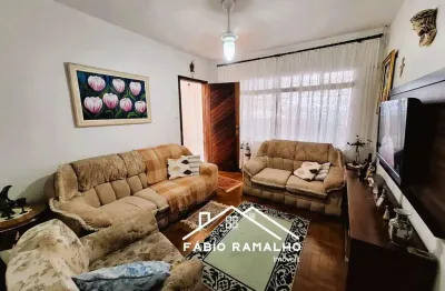 Casa com 2 dormitórios, e 3 vagas de garagens, para venda na cidade dutra