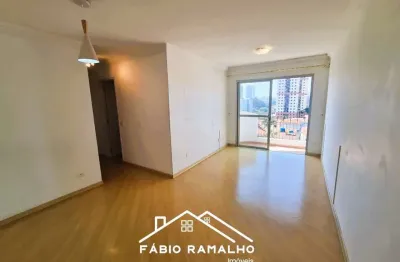 Apartamento com 2 dormitórios, 2 banheiros, e varanda. jardim marajoara