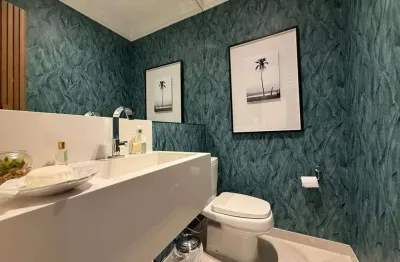 Cobertura frontal ao mar com 5 suítes, 6 banheiros, 4 vagas de garagem com 395m²