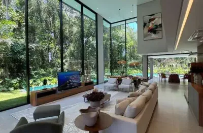 Propriedade de alto padrão  em lote privilegiado disponível para venda