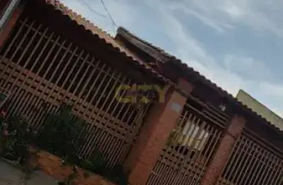 Vende-se casa parque cuiabá (prox. ao colégio fênix)