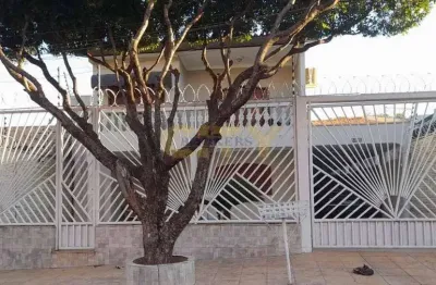 Casa com 3 quartos à venda na Avenida Carmindo de Campos, Jardim Tropical, Cuiabá