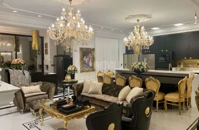 Luxuosa mansão estilo neoclássica em condominio fechado em camboriú