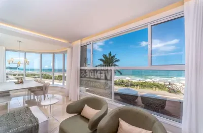 Apartamento alto padrão finamente mobiliado, equipado e decorado frente mar na praia brava com 04 suítes e dependência.