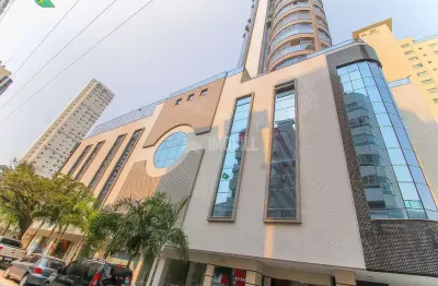 Apartamento mobiliado andar alto vista mar com 03 suítes sendo 01 master.