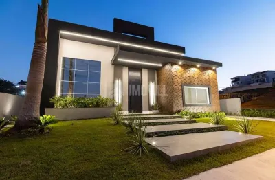 Linda casa nova de luxo alto padrão no condomínio caledônia com 3 suítes, piscina e rooftop.