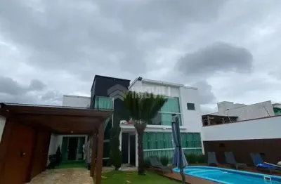 Linda casa alto padrão finamente mobiliada com piscina no centro de camboriú.