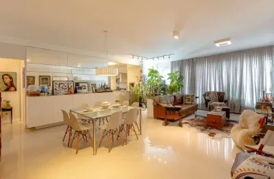 Apartamento com 03 dormitórios sendo 01 suíte e 02 demi-suítes com 2 vagas privativas