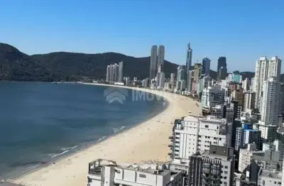 Apartamento alto padrão na quadra do mar com vista do mar, 03 suítes e completa área de lazer.