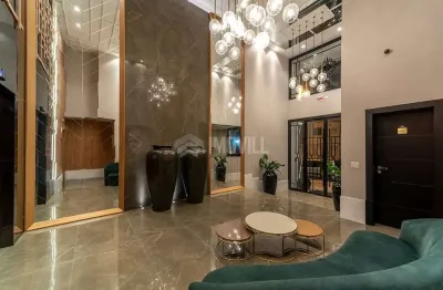 Apartamento alto padrão finamente mobiliado, equipado e decorado com 3 suítes e lazer completo.