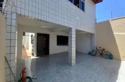 Casa p/ locação 02 quartos 03 banheiros 01 vaga 190m2 quintal no amadeu furtado