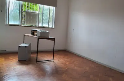 Apartamento com ótimo custo-benefício no início da rua luís anselmo