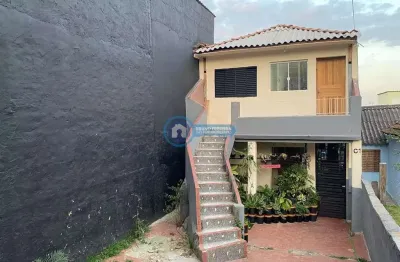Casa 02 dorm. com 60m², quintal e área de serviço, locação por r$1.699/mês