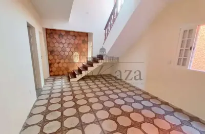 Casa sobrado - 5 dormitórios - 4 garagens cobertas - monte castelo - 350m²