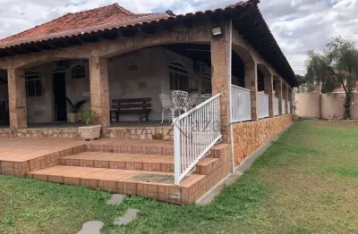 Casa com 4 quartos à venda na Rua Capivarí, 720, Jardim Caparroz, Catanduva