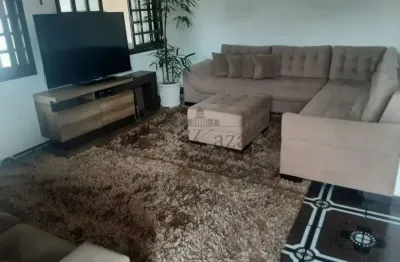 Casa com 3 quartos à venda na Rua José Bueno, 742906, Centro, Jacareí