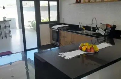 Oportunidade - Casa Térrea em Condomínio - Condomínio Bella Vitta Caminho da Mata - Caçapava - 3 Dormitório - 185m².