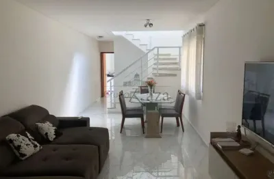 Oportunidade - Casa Sobrado - Jardim das Industrias - 3 Dormitórios - 177m².