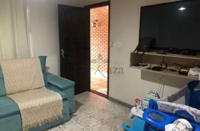 Oportunidade - Casa  - Centro - Jacareí - 3 Dormitórios -200m².