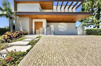 Casa a venda em condomínio de alto padrão em alphaville da granja viana.