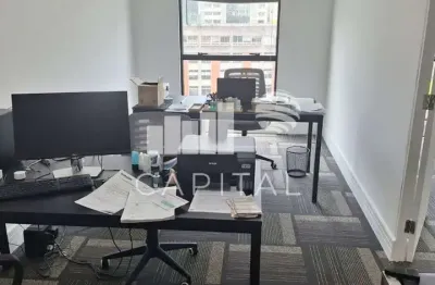 Sala comercial para alugar na Alameda Tocantins, 75, Alphaville, Barueri