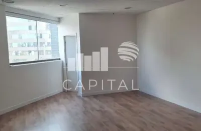 Sala comercial para alugar na Avenida Copacabana, 177, Empresarial 18 do Forte, Barueri