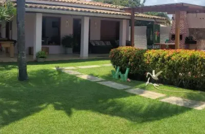 Vendo casa de praia com 4/4 e 4 banheiros e 500 m² de área na linha verde!