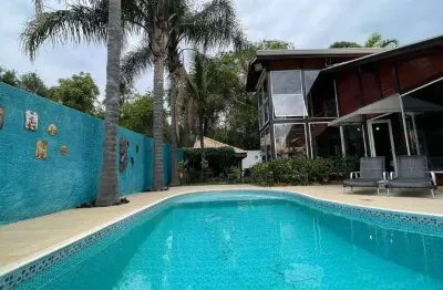 Casa com 3 quartos para alugar na Avenida Humberto Cereser, Caxambu, Jundiaí