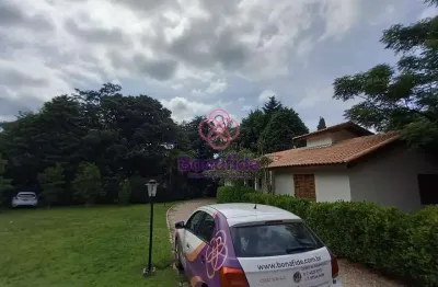 Casa e galpão para locação localizada no bairro pinhau, em cabreúva/sp.